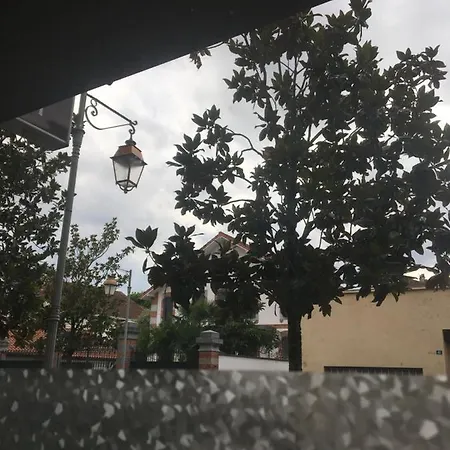 منزل للإقامة Privee Face A La Gare تارْب