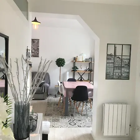 Privee Face A La Gare * تارْب